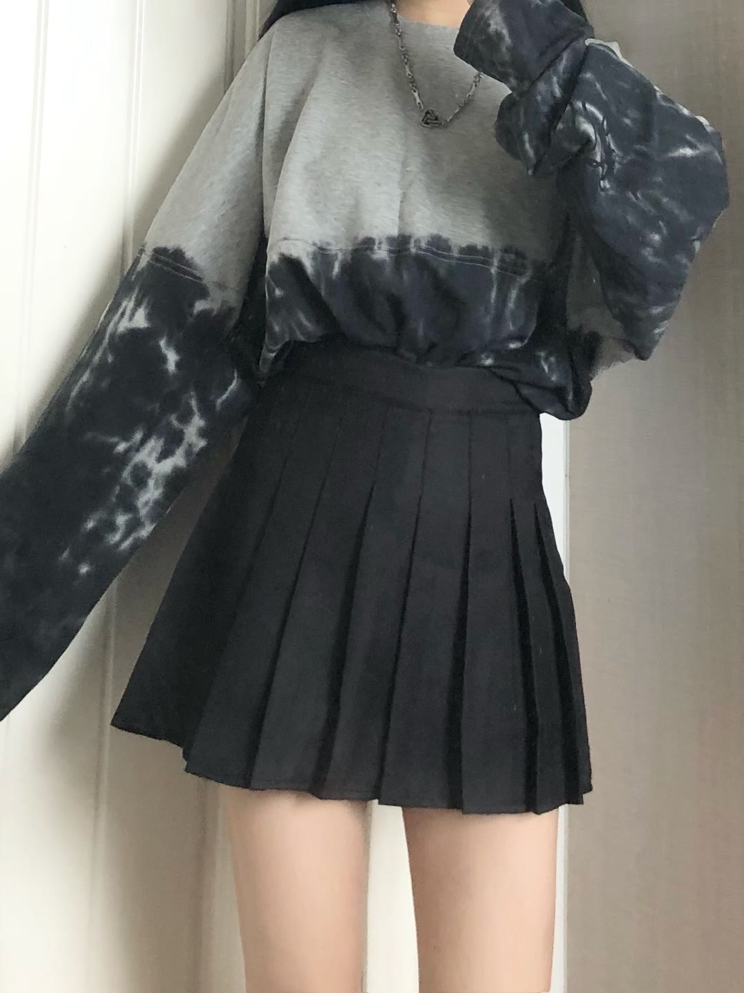 在家里拍照的黑色超短裙裸腿小姐姐 在家里拍照的黑色超短裙裸腿小姐姐